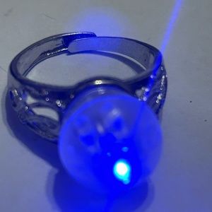 Led adjustable silver handmade ring.